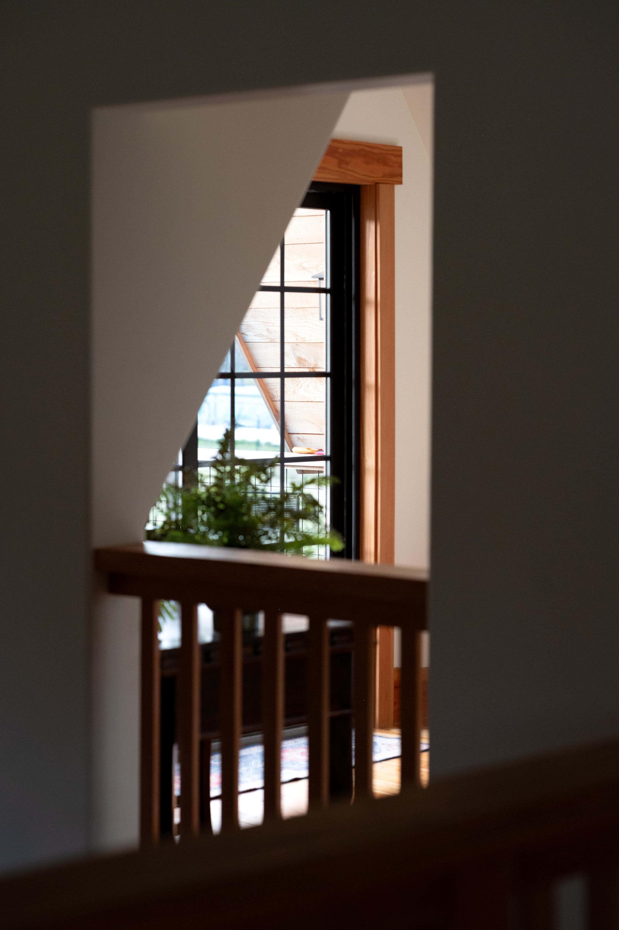 Baby Island, Interior